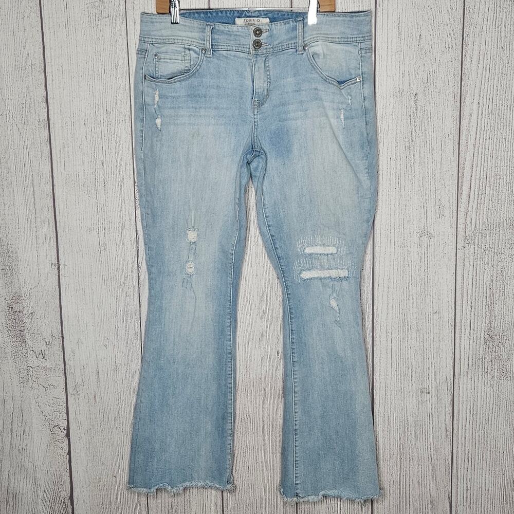 Torrid Lightwash Distressed Raw Hem Vintage Stretch Flare Jeans, sz 16